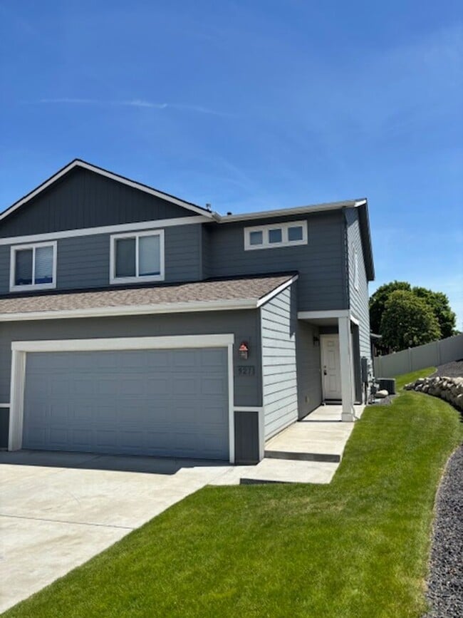 1613 - 1613 Apartment Unit 927
