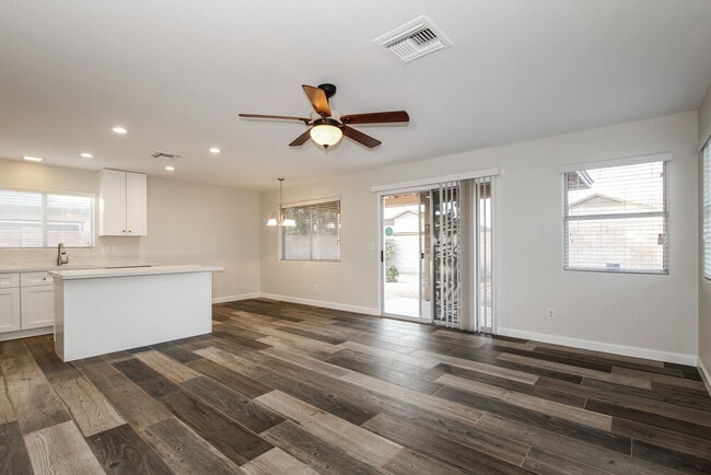 Photo - 2902 W Irma Ln