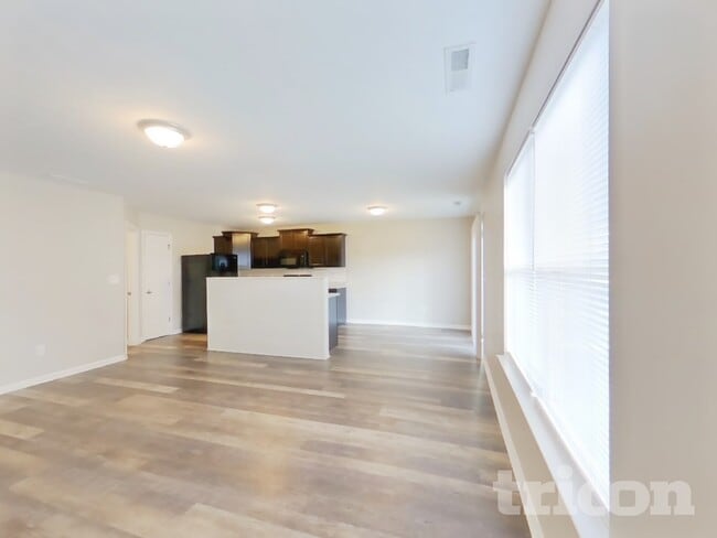 Photo - 963 Redwood Dr