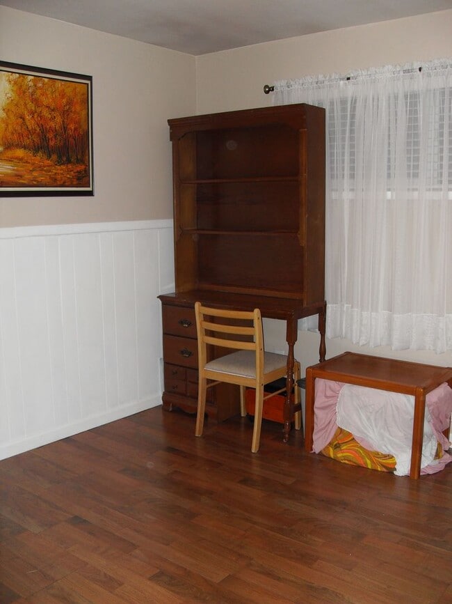 Photo - West-Flagstaff 4bd/2ba House Near NAU & CCC -Students & Pets OK!! Avail. July 10th!