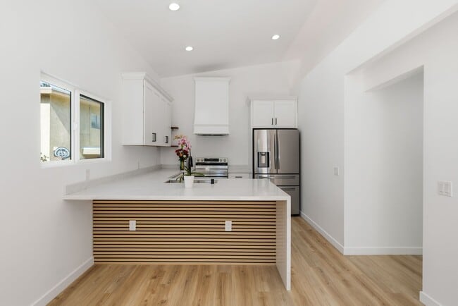 3684 Curlew St