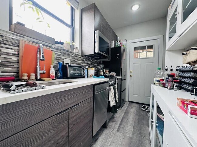 Photo - 0 bedroom in Chicago IL 60657 Unidad R2