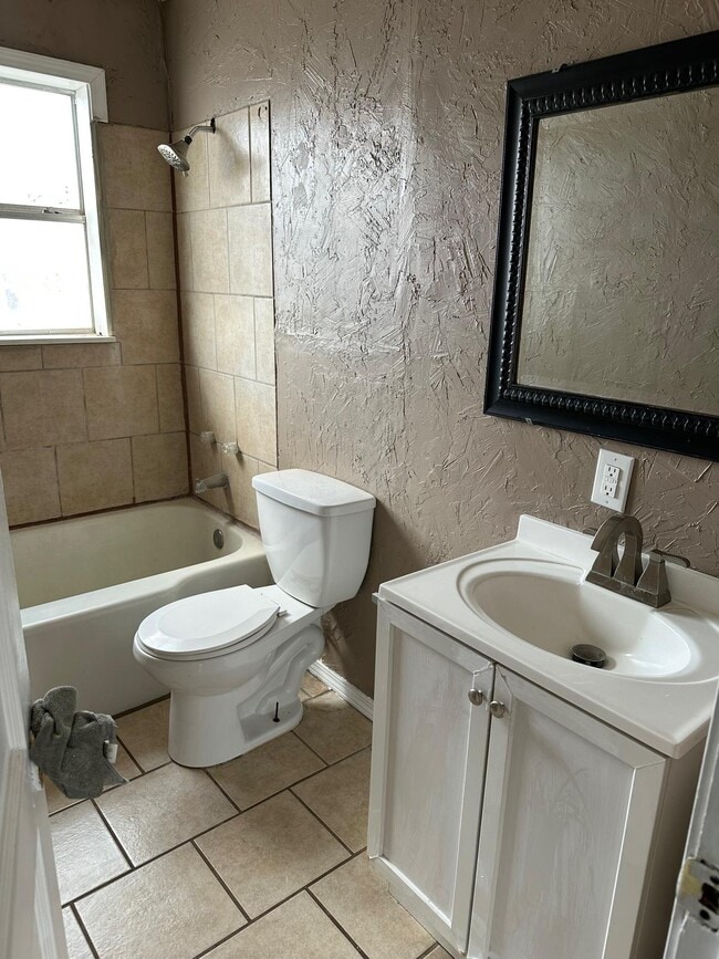 Photo - 203 N Kentucky St