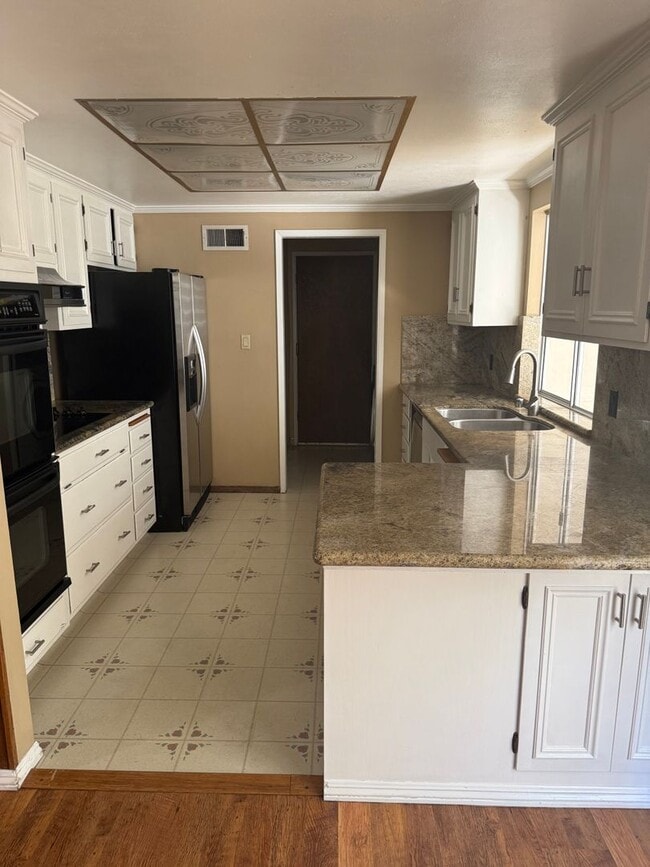 Photo - 2 Parkshore Cir