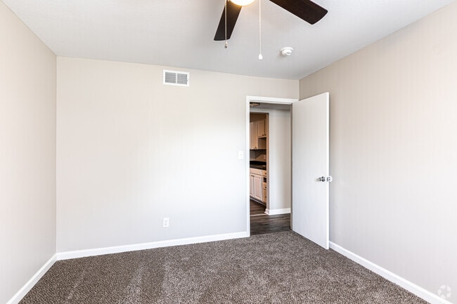 2BR, 1BA - 760-960SF - Mission Manor Apartments