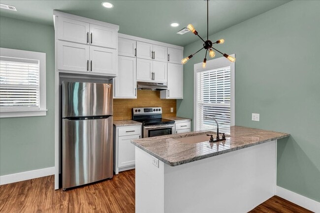 Photo - 23 W 5th St