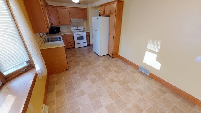 Photo - 907 E Harding Dr