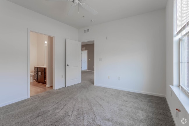 2 BR, 2 BA - 1,267 SF