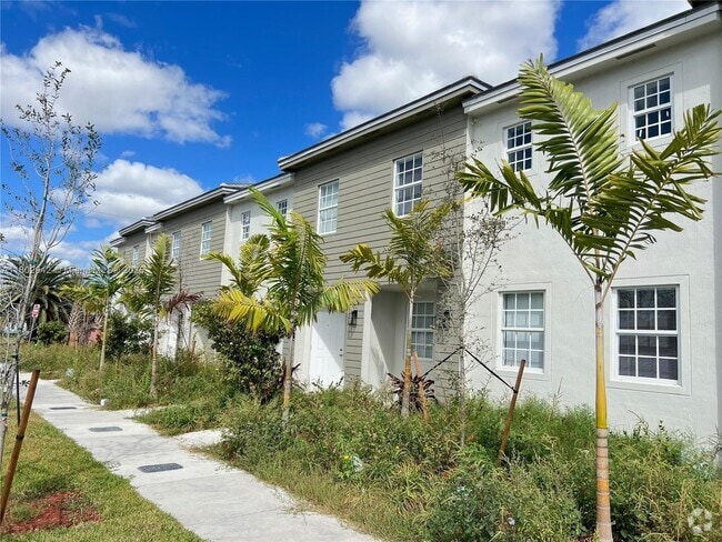 Building Photo - 1310 NW 6th Ave Rental