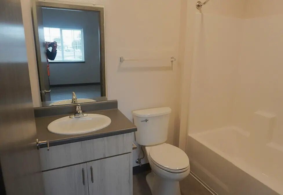 Photo - 511 S Interlake Rd