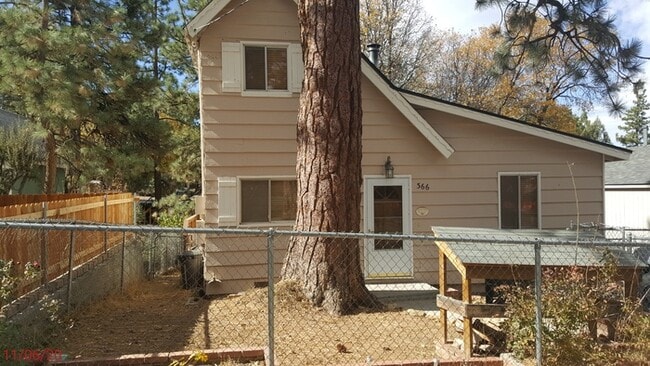 Building Photo - Spacious 4-Bedroom, 2-Bath Home ? Pet Frie...