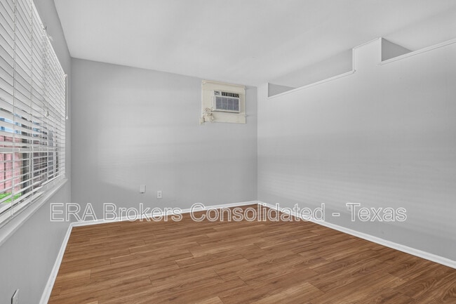 213 Aviation Ave