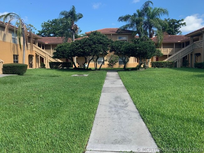 Building Photo - 4799 Via Palm Lakes Unit 1611