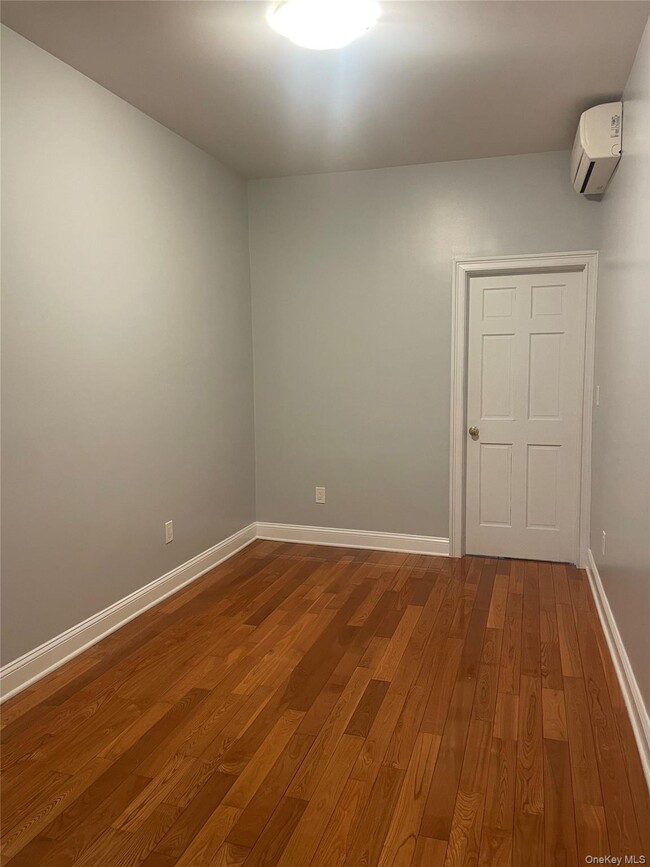 Photo - 72-31 68th St