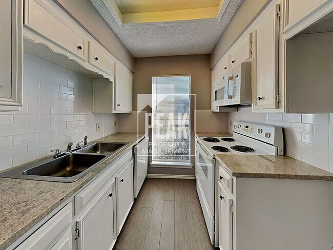 Photo - $1,475! 2/Bed1.5Bath duplex in Arlington!