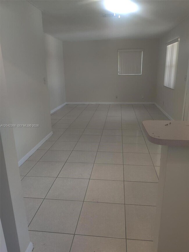 Photo - 844 SW 10th St Unit 3