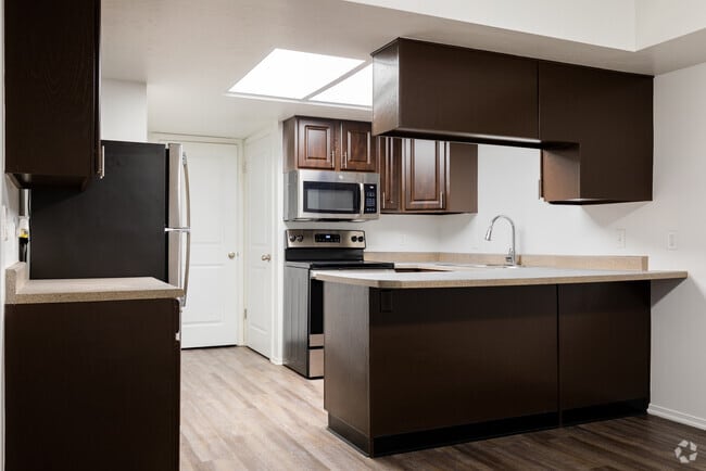 4BR, 3BA - 2,550SF