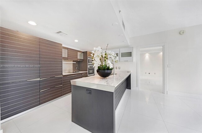 Photo - 200 Biscayne Blvd Way Unidad 305