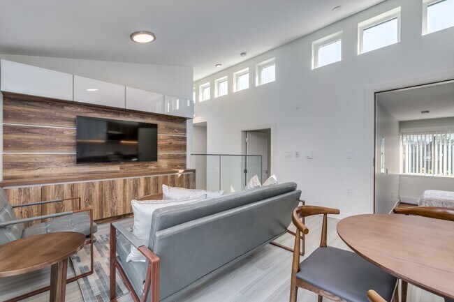 Photo - 1168 Pendrell St Unit 401