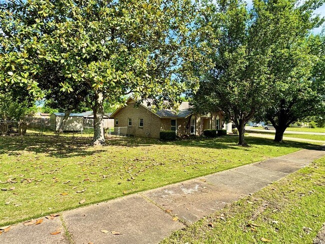 Photo - 2311 Cottingham Dr