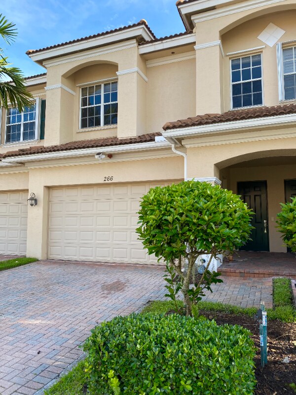 Photo - 266 SW Walking Path