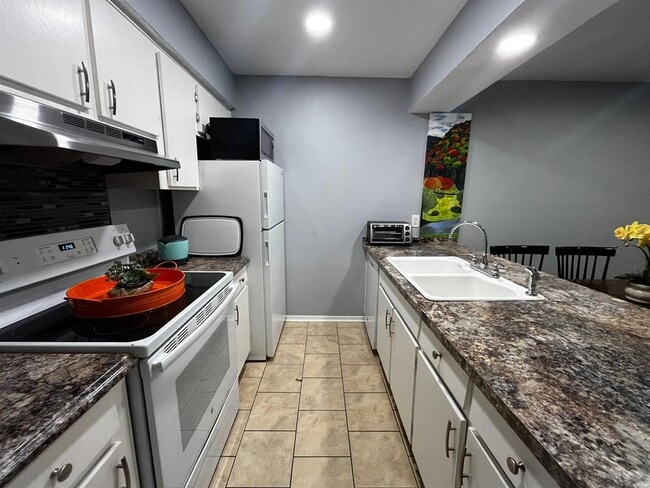 Photo - 6501 E Hill Dr Unidad 105