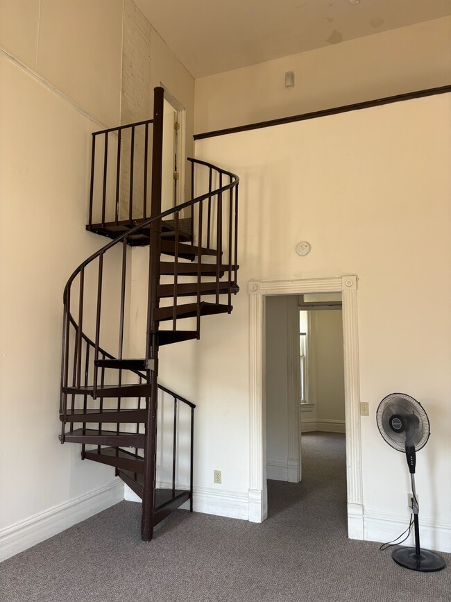 Photo - 319 N Pinckney St