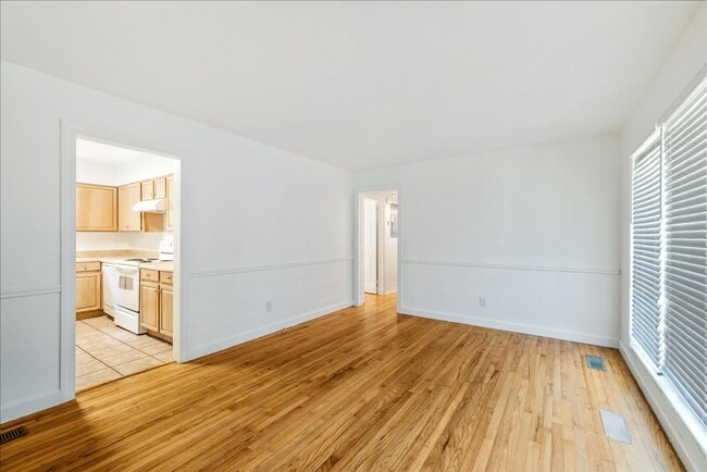 Photo - 205 Juniper Dr