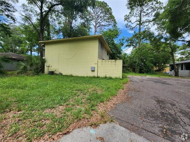 Building Photo - 713 SW 69th St Rental