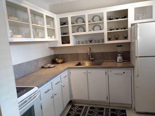 Photo - 2615 Garden Dr N Unit 207