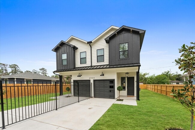 Photo - 6904 Covington Dr