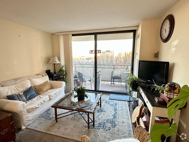 Building Photo - 1 bed/1 bath with stunning views at the Pr... Unit #617N Rental