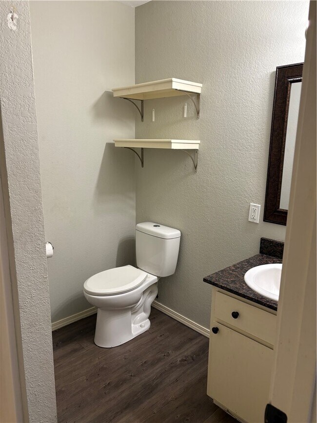 Photo - 944 N Storer Ave Unidad 4