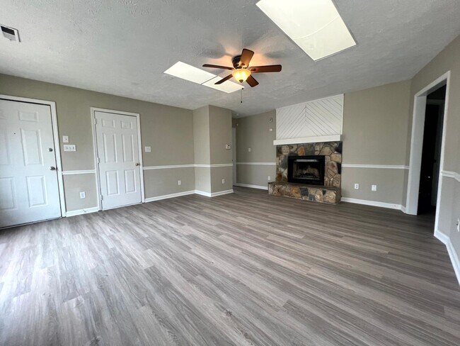 Photo - 544 Auburndale Ln