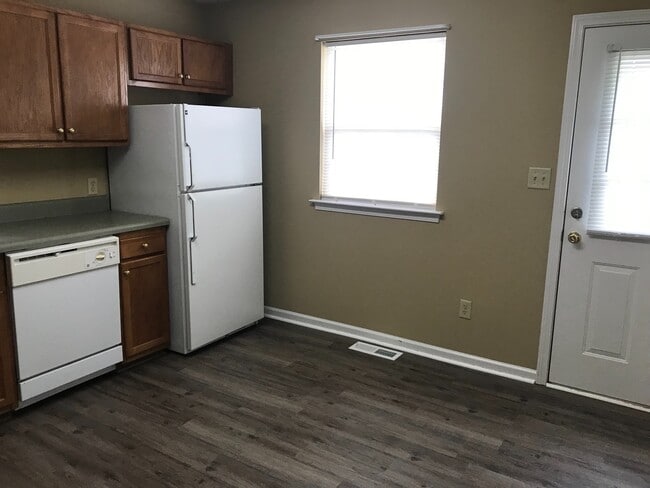 Photo - Spacious 3 bedroom, 2 bathroom home near R...