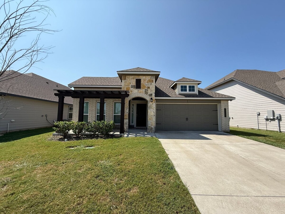 Photo - 6108 Golden Gate Dr House