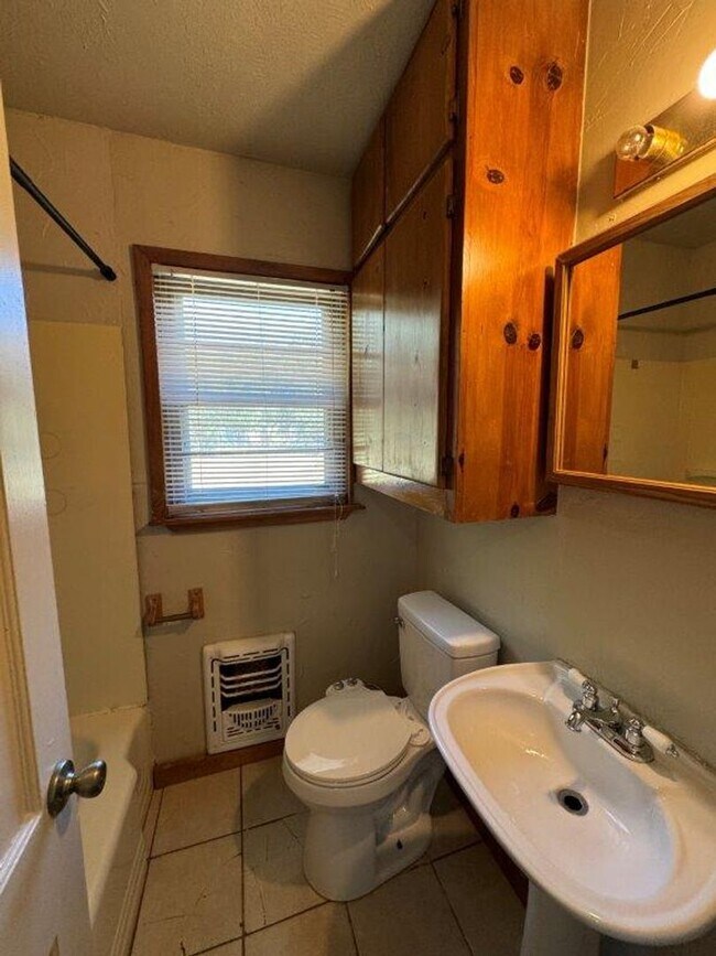 3013 Shirley Ln