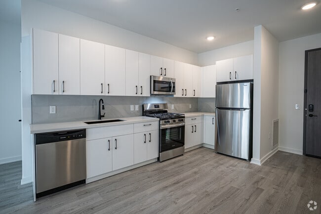 2BR, 1BA - Kitchen - The Franklin at Westfield