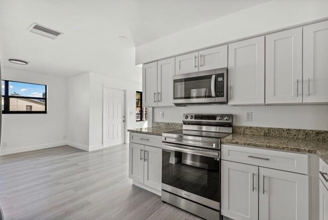 Photo - 230 SW 13th Ave