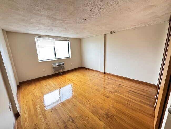 Photo - 1114 Commonwealth Ave Unidad 714