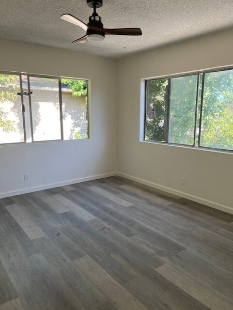 Building Photo - 2142 Yosemite Dr Unit 3 Rental