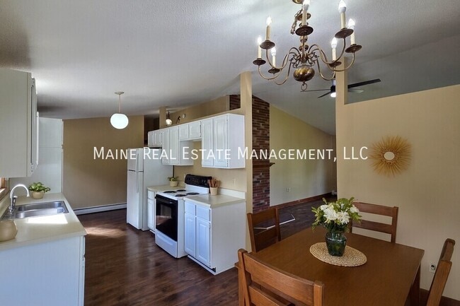 Building Photo - 166 Water St Unit 7