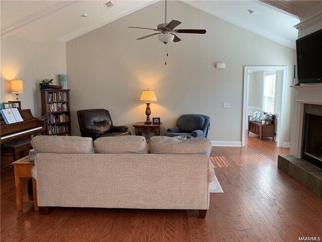 Photo - 1125 Benjamin Wy