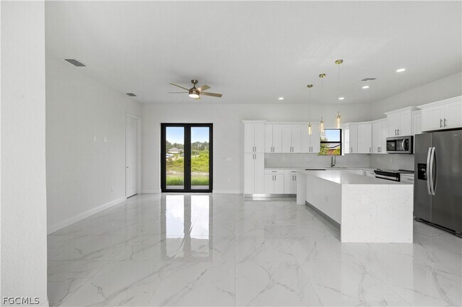 Photo - 744 Oakridge Ave S