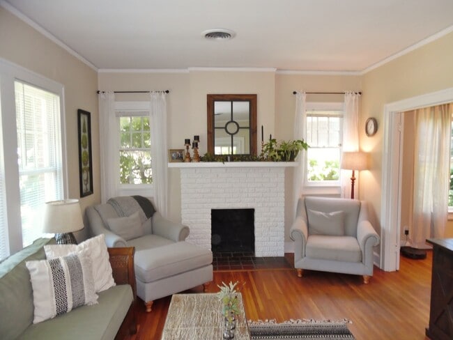 Photo - Bungalow in Mistletoe Heights!