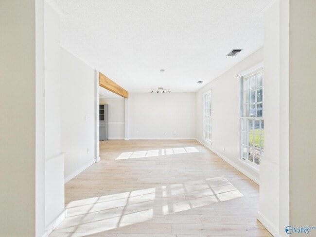 Photo - 2521 Lancelot Dr SE