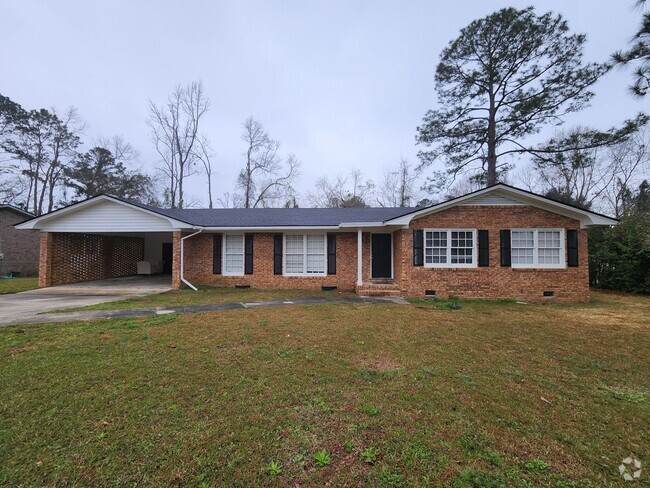 Building Photo - Spacious & Inviting 4-Bedroom Brick Home w...