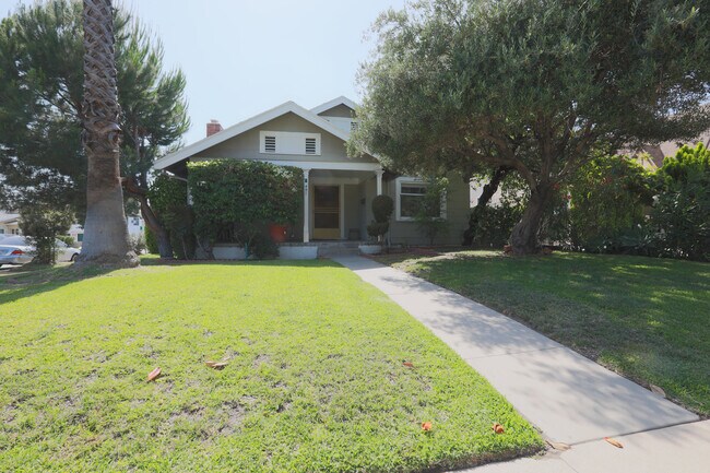 Photo - 401 N Howard St