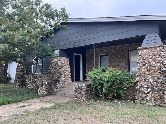 Building Photo - 2923 Azle Ave Unit A Rental