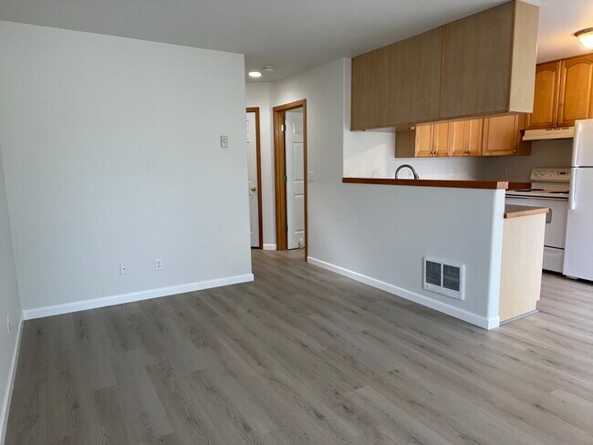 Photo - 1301 Nehalem Ave
